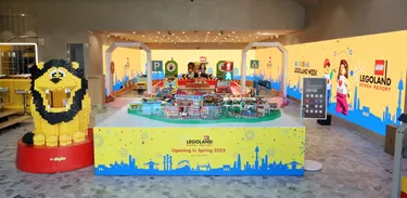 [사진자료1] 레고랜드 코리아 리조트와 LG유플러스가 공동 개최한 레고랜드 위크(LEGOLAND Week)의 전시장 ‘일상비일상의틈’ 내부 전경