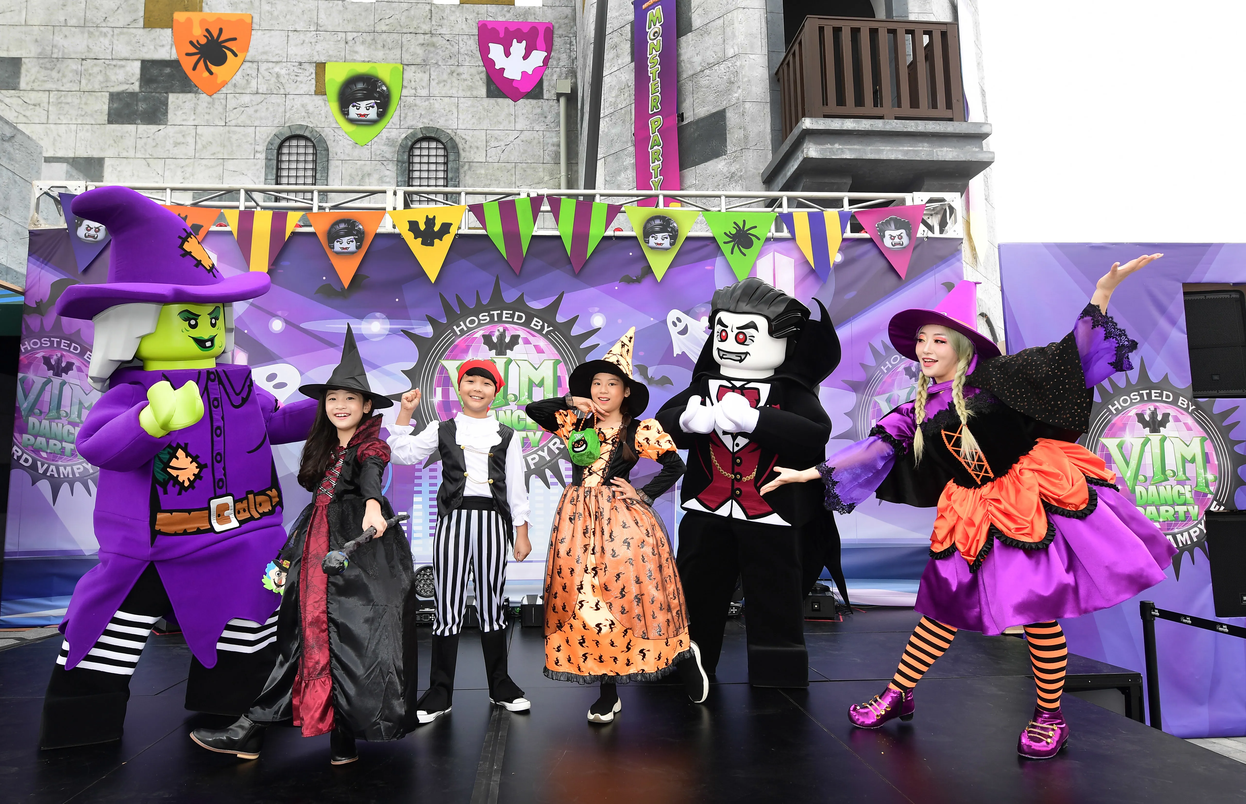 Brick or Treat 뱀파이어 백작의 댄스 파티