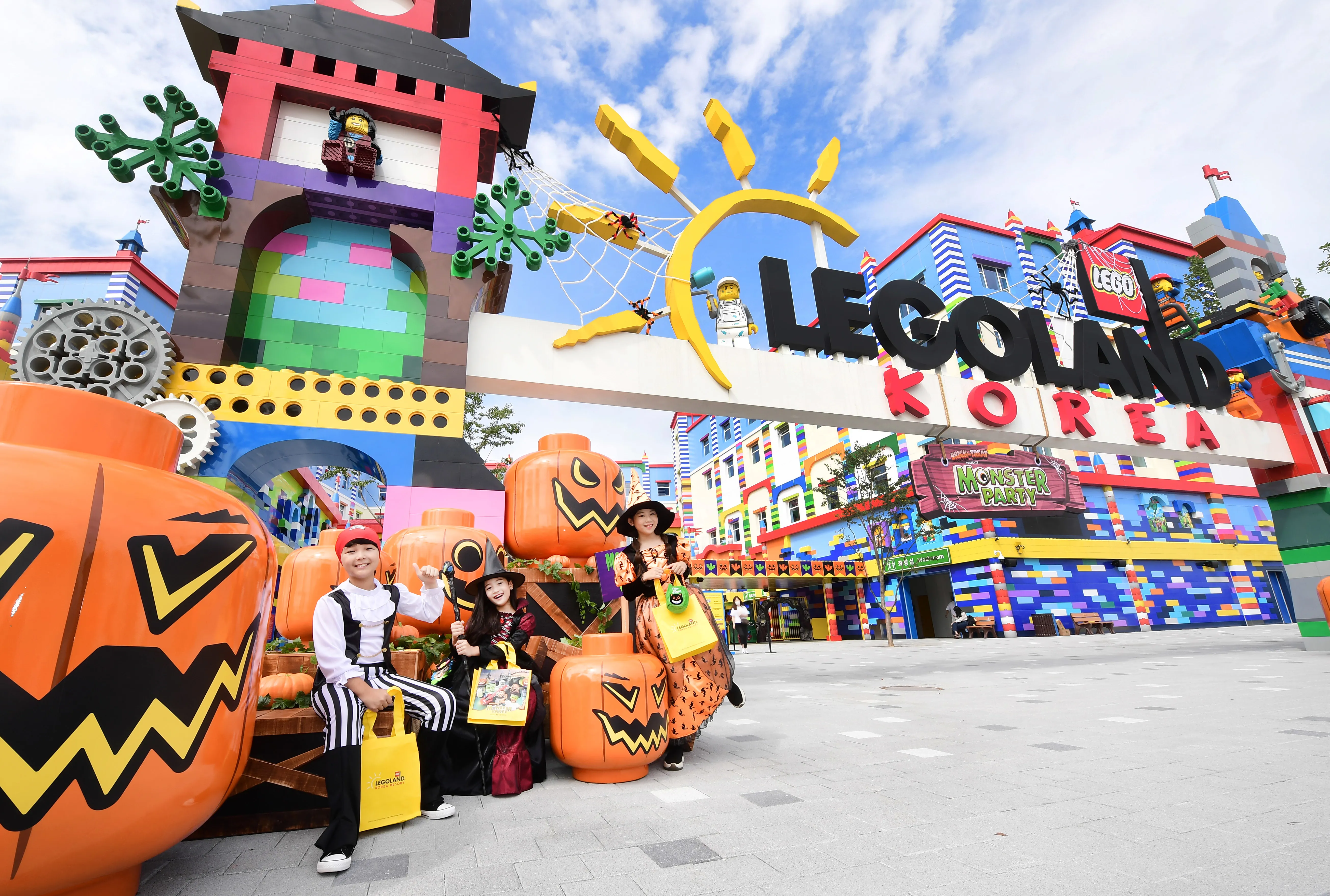 Brick or Treat Portal 데코레이션