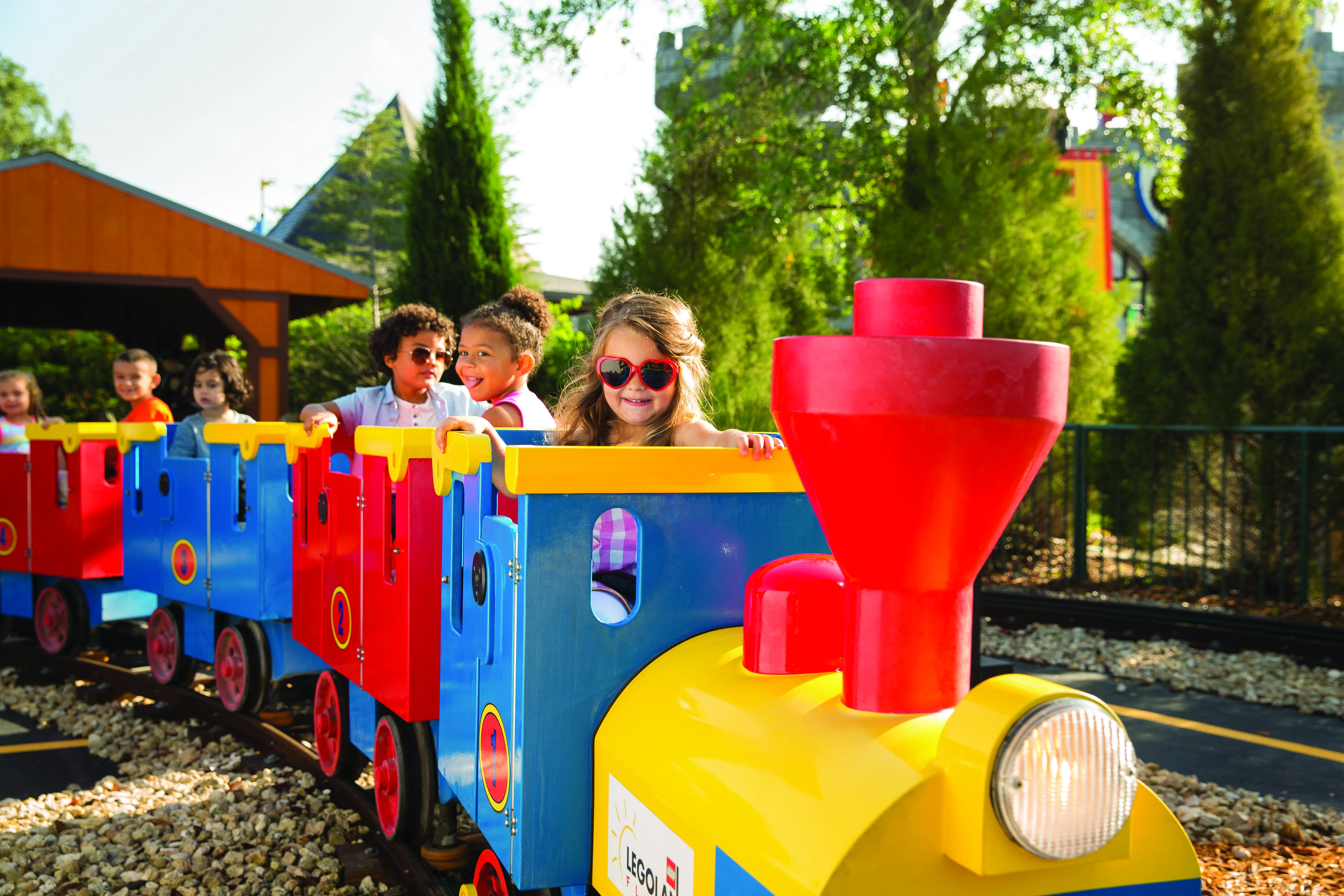 Duplo Train Many Kids CMYK HR (2)